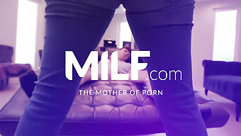 Giáo Viên Milf Nóng Bỏng Mút Cặc Của Cậu Bé Nghịch Ngợm Trong Tù