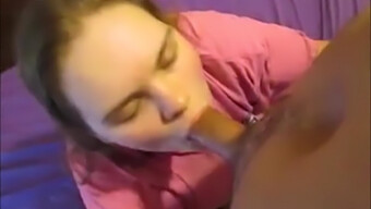 Żona Sissy Lexi Robi Jej Gorący Blowjob.