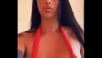 Onlyfans视频中与拉丁裔熟女体验终极快感