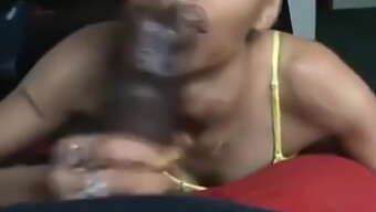 Bintang Porno Melakukan Deepthroat Pada Kontol Hitam Besar