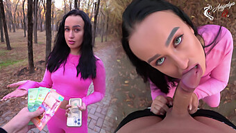 Pov-Video Af Fit Pige, Der Giver Udendørs Blowjob