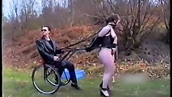 Leszbikus Bdsm Tréning: Ponygirls Edzés Közben