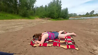 Amateurfrau Gibt Wilden Blowjob Am Strand