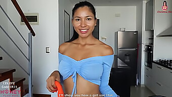 La Mujer Menuda Interracial Usa Un Vibrador Para Dar Una Mamada Antes De Ser Follada. ¡no Te Pierdas Esta Escena Caliente!