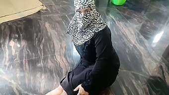 La Nuova Ragazza Hijab Sperimenta Le Brutali Abilità Anali E Bdsm Di Dever