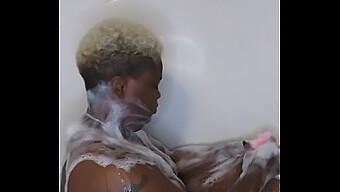 Wet And Wild: Ebony Milf'S Pussy Play