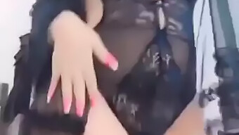 Une Ado Asiatique Amateur Reçoit Un Massage Sensuel