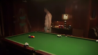 Candace Kroslak In Einem Sinnlichen Striptease In Einem Öffentlichen Nacktheitsvideo