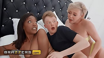 Göğüslü Dee Williams, Bu Brazzers Videosunda Jimmy Ve Üvey Kızıyla Sıcak Bir Üçlüden Zevk Alıyor