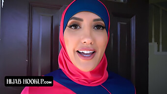 Gadis Arab Yang Bernafsu Membayar Sewa Dengan Pancutan Yang Besar