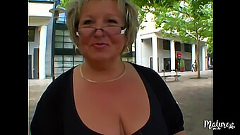 Carole'S Grote Borsten En Anale Plezier Zijn Volledig Te Zien In Deze Franse Pornovideo