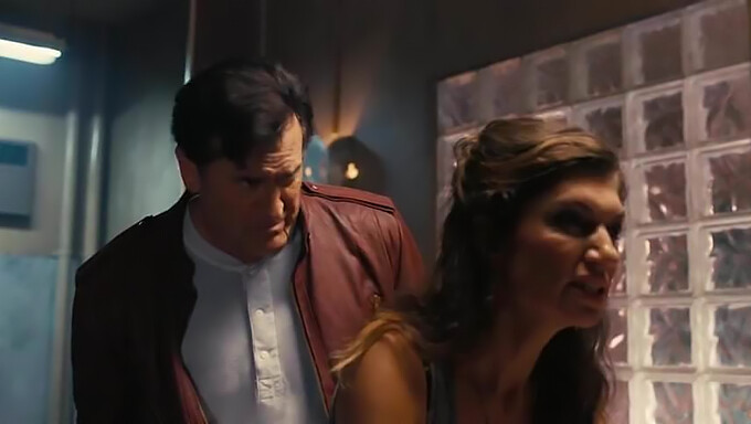 Jennifer Freed'S Humoristiske Spanking Scene I Ash Vs. Evil Dead Sæson 1, Episode 1