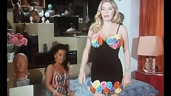 Lesbian Italian Pussycat: Phim Khiêu Dâm Les Retro Của Moana Pozzi