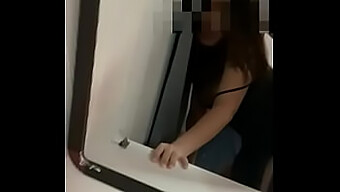 Gadis Asia Dijahili Dan Berbicara Kotor Dalam Video Lesbian Ini