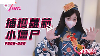 中国少女被大鸡巴吞咽并拉伸喉咙