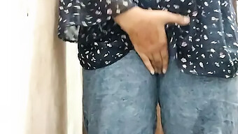 Video Casero De Una Universitaria India De Una Ducha Caliente