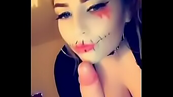 Amélia Skye Lèche Et Suce Une Bite Pour Halloween