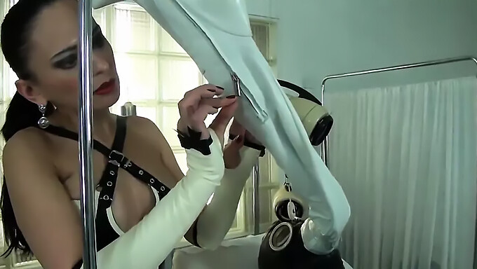 Latex Fetish: My Breathplay Experience