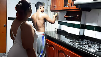 Pesta Seks Tetangga Di Dapur