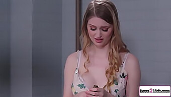 El Coño De Serena Blair Recibe Una Lamida En Una Escena Caliente En La Sala De Escape