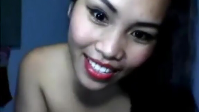 Filipina Teen Masturbates On Webcam