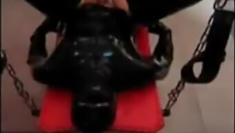 Bdsm Webcam Mistress Dominerer Slave Med Strapon