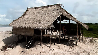 Tragando Semen Y Follando En Una Casa De Playa Brasileña