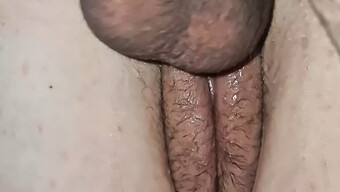 Milf Üvey Kız Kardeş Arkadan Bir Creampie Alıyor