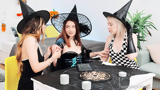 Teenmegaworld - Thưởng Thức Đêm Tình Dục Lesbian Halloween Tuyệt Vời Nhất