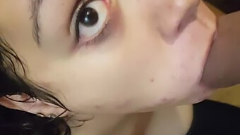 Une Fille Nerd Suce Ma Bite Sous La Douche