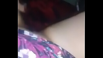 Masturbación Con Paja Caliente De Una Latina Amateur