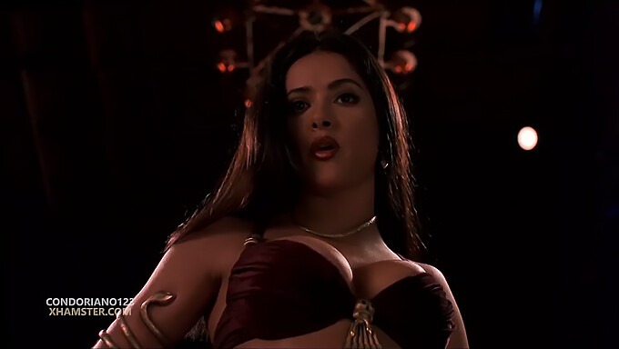 Salma Hayek Em Uma Fantasia De Lingerie