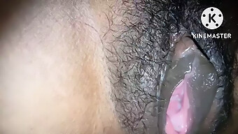 18 År Gammel Indisk Jente Masturberer Og Får Creampie I Desi Indian Hindi Pornovideo