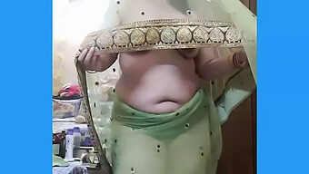 Asiatische Tante In Net Saree: Anal Und Upskirt Spaß